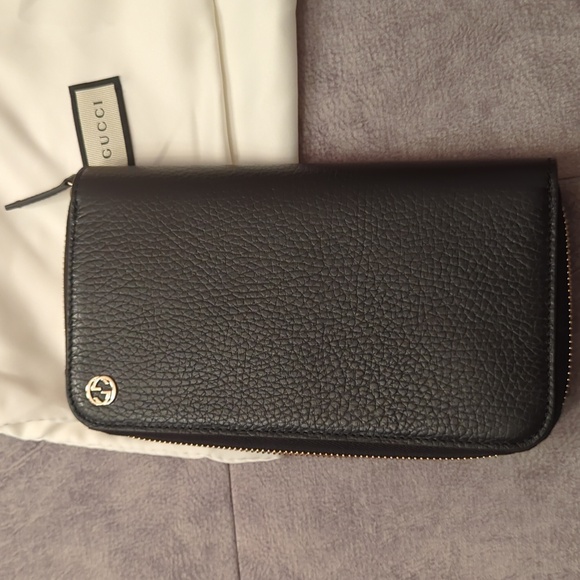 Authentic Gucci Zip over Wallet - Picture 9 of 12